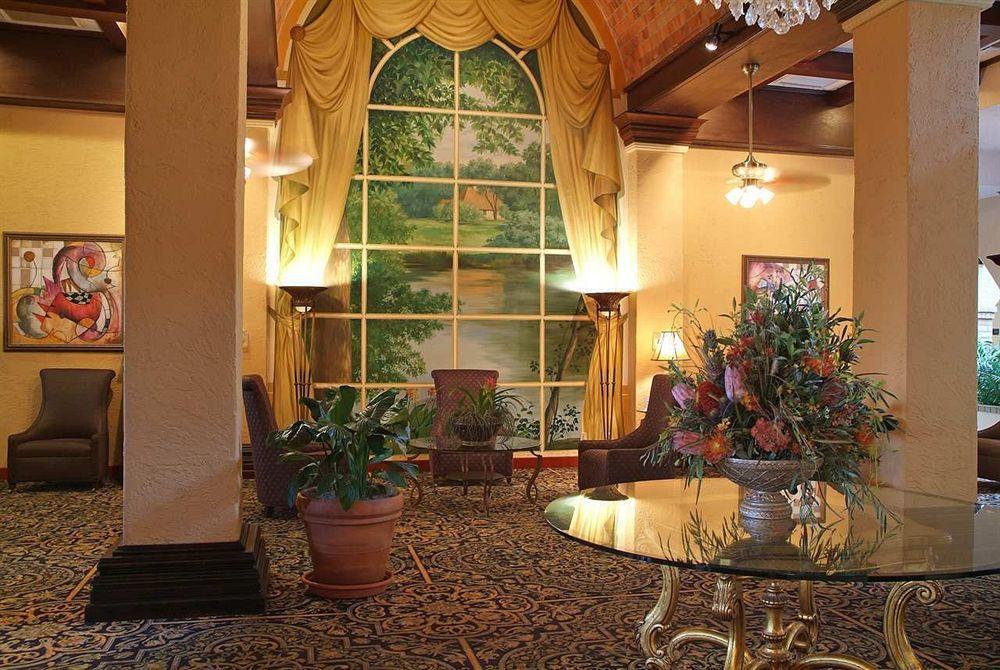 Embassy Suites Baton Rouge Interno foto