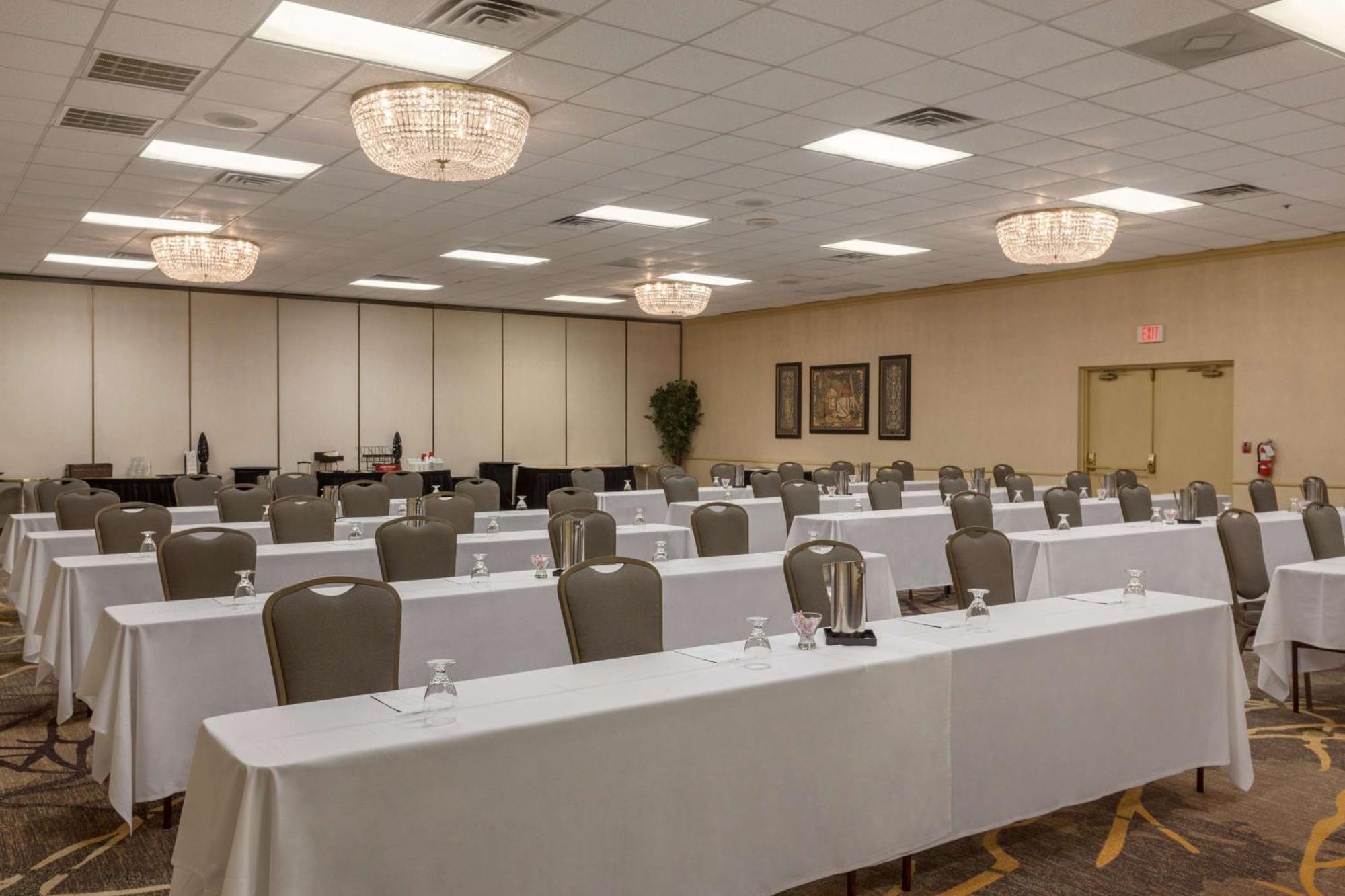 Embassy Suites Baton Rouge Esterno foto